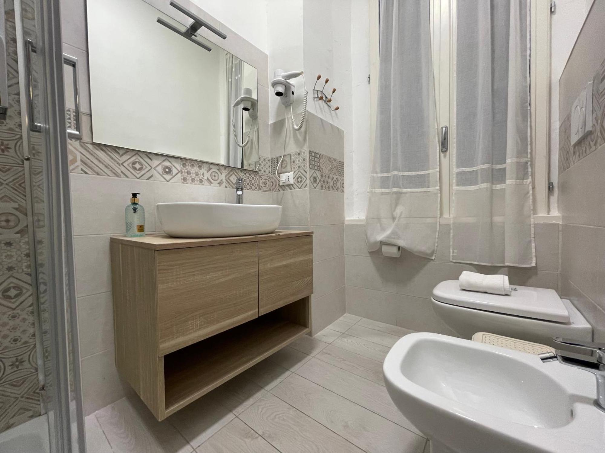 Le Stanze Di Max Bed & Breakfast Termoli Bagian luar foto