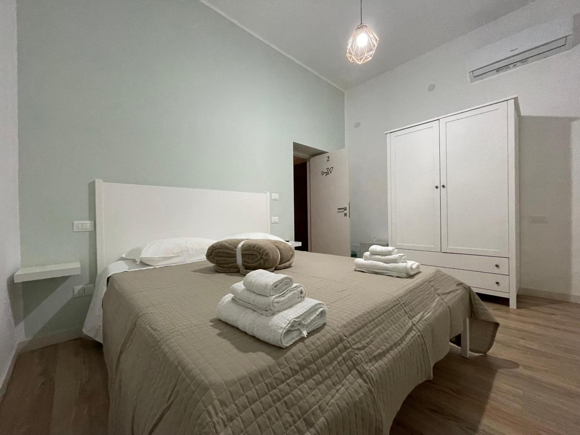 Le Stanze Di Max Bed & Breakfast Termoli Bagian luar foto